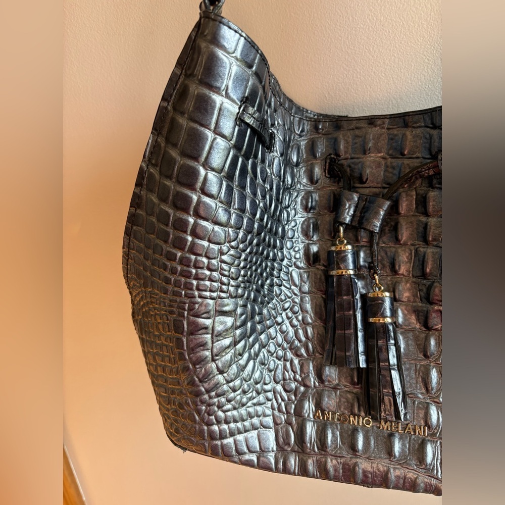 ANTONIO MELANI Black Leather Shoulder Bag with Crocodile Embossed Texture - Picture 4 of 16